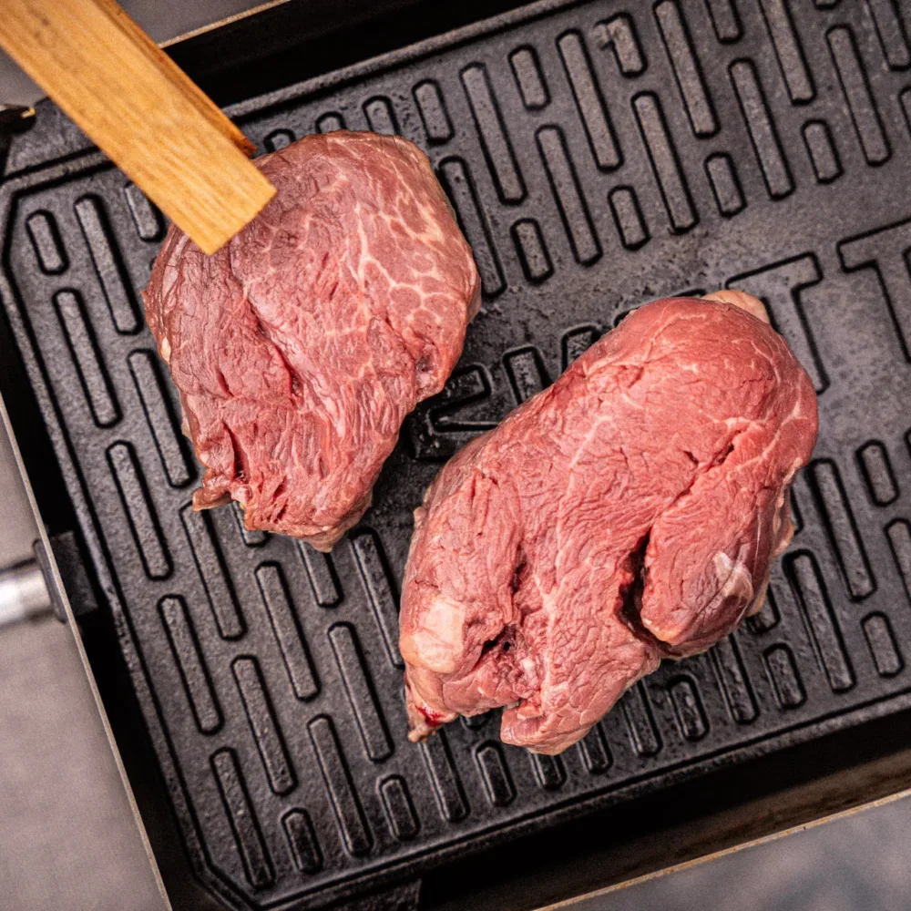 dsc1008.webp SKOTTI Kast | Plancha de hierro fundido reversible