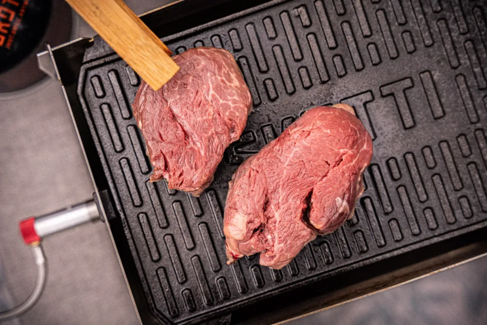 dsc1008.webp SKOTTI Kast | Plancha de hierro fundido reversible