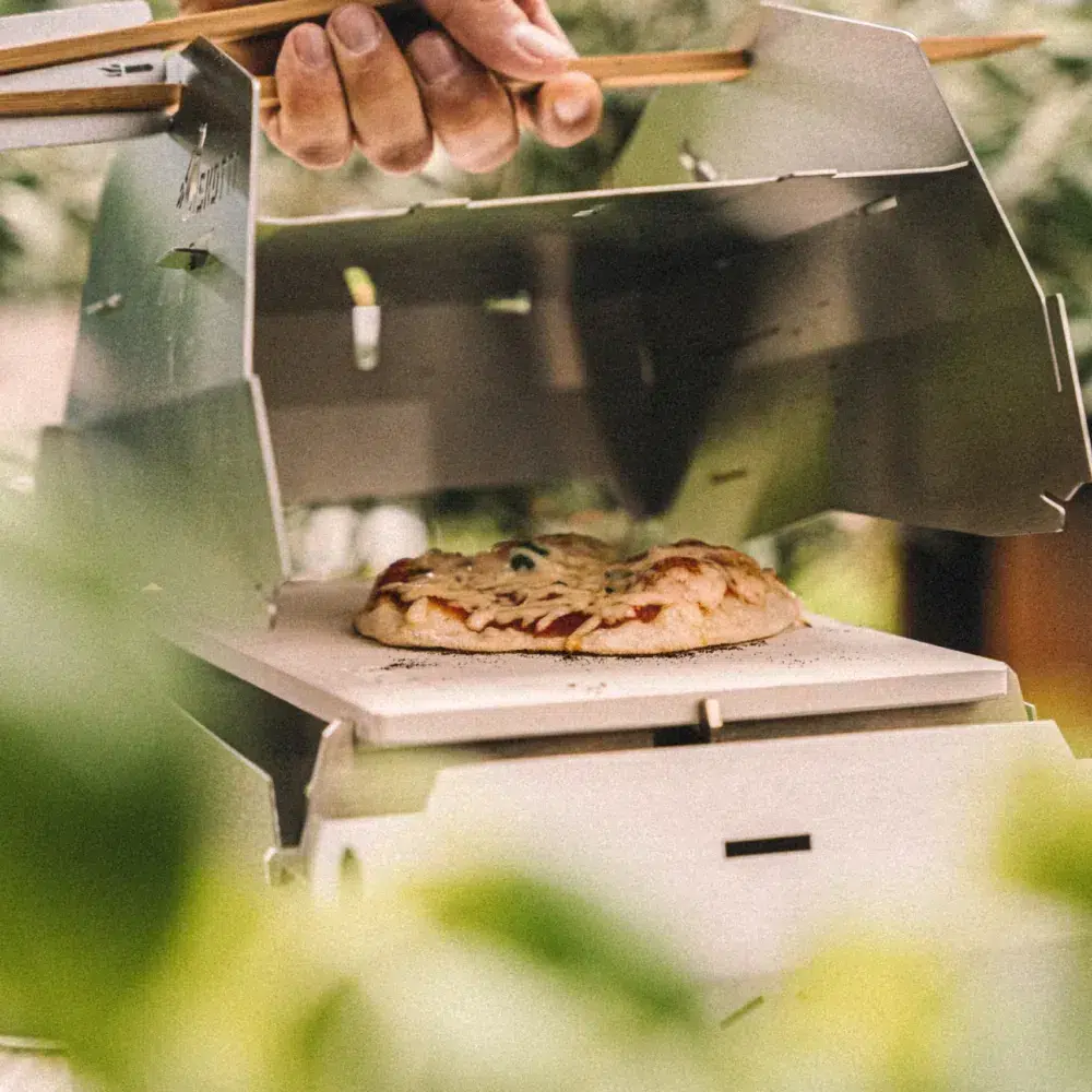 pizzastein_pizza-068-scaled-1.webp SKOTTI Stone | Piedra